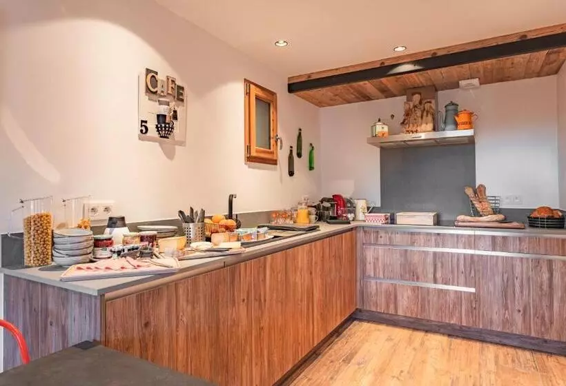 Aamiaismajoitus (B&B) Chalet Charming B And B