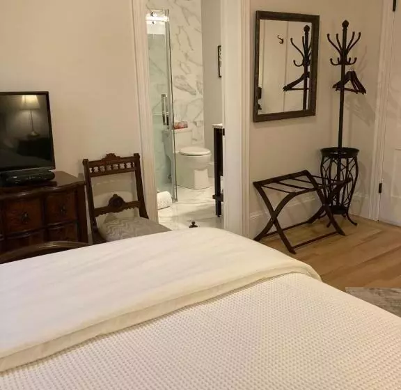 Aamiaismajoitus (B&B) The Red House Fredericton