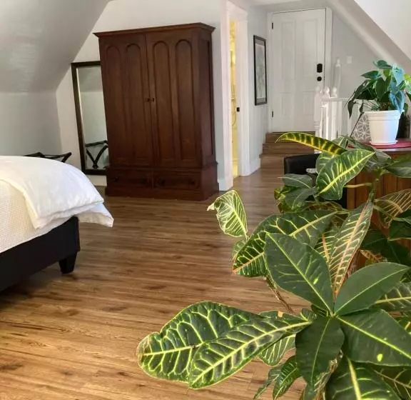 Aamiaismajoitus (B&B) The Red House Fredericton