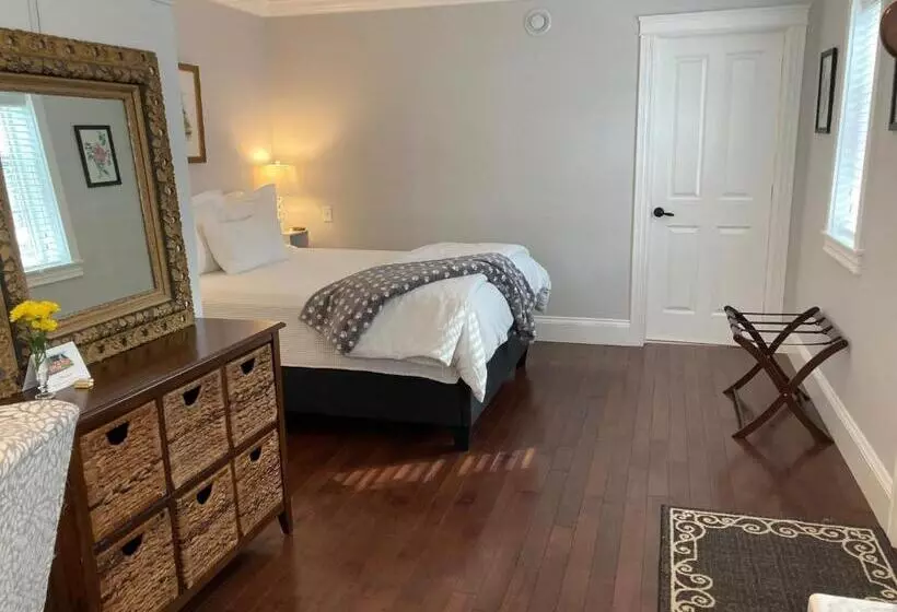 Aamiaismajoitus (B&B) The Red House Fredericton