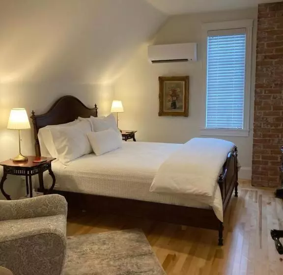 Aamiaismajoitus (B&B) The Red House Fredericton