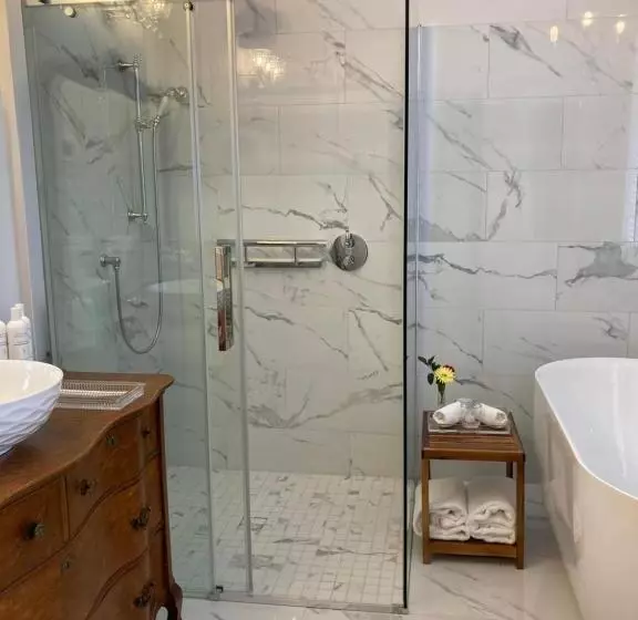 Aamiaismajoitus (B&B) The Red House Fredericton