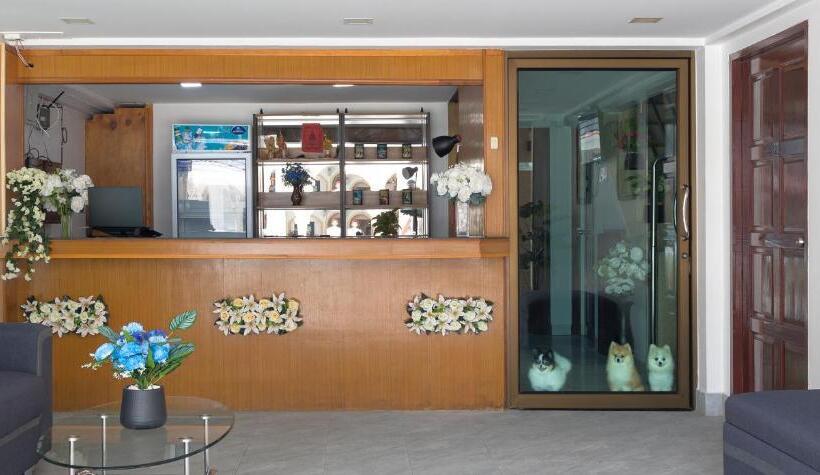 هتل Bevans Place Karon