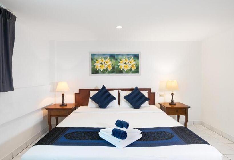 هتل Bevans Place Karon