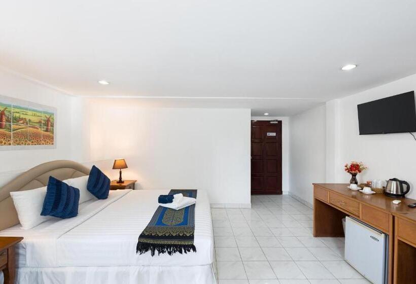 هتل Bevans Place Karon