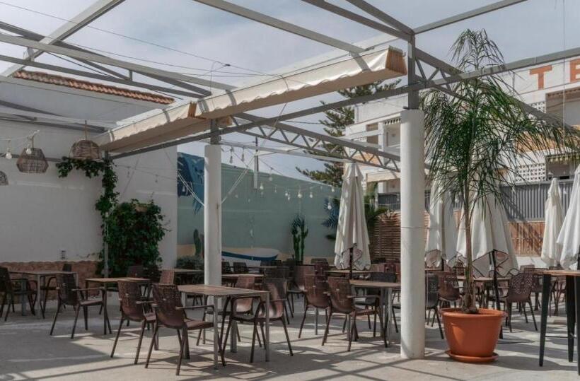 هتل La Siesta Hostel