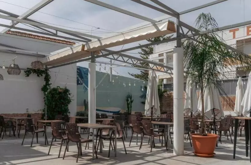 ホテル La Siesta Hostel