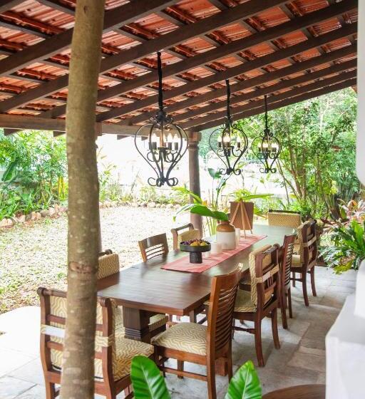 Hotelli Lamrin Ucassaim Goa A 18th Century Portuguese Villa