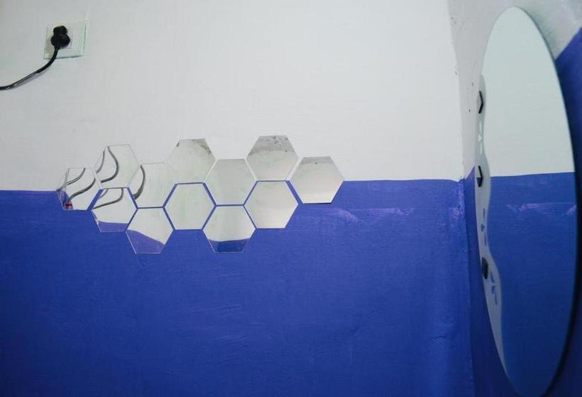 فندق Merak Cafe & Stay