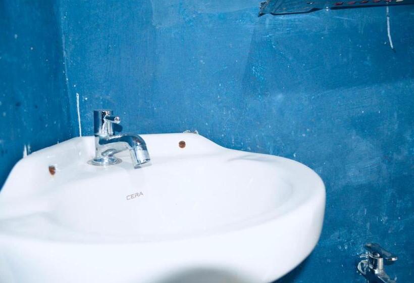 فندق Merak Cafe & Stay