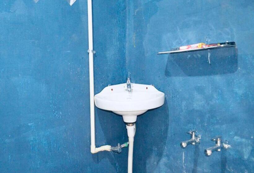 فندق Merak Cafe & Stay