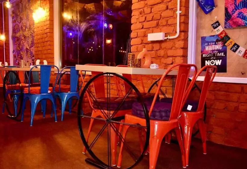 ホテル Merak Cafe & Stay