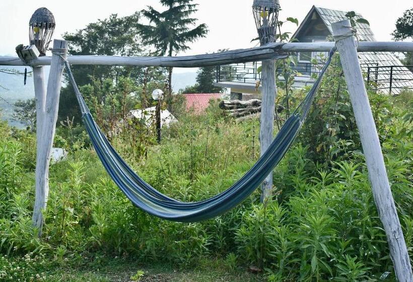 فندق Merak Cafe & Stay