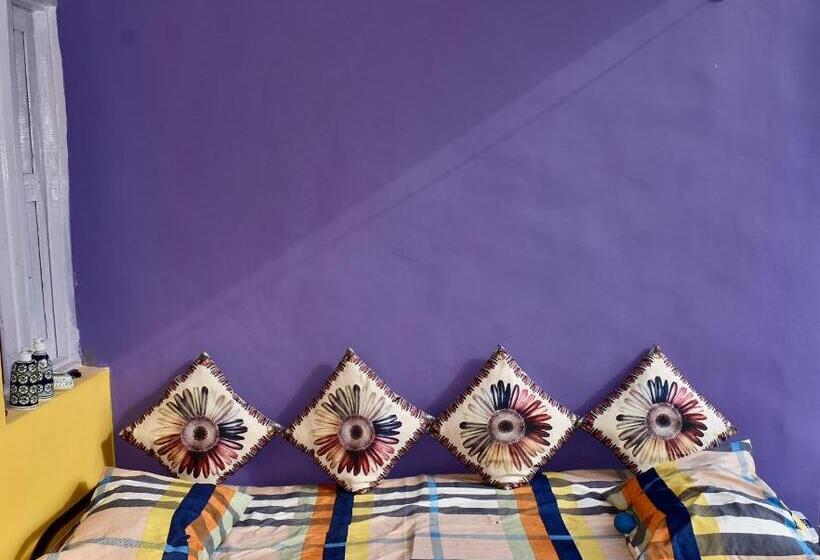 فندق Merak Cafe & Stay