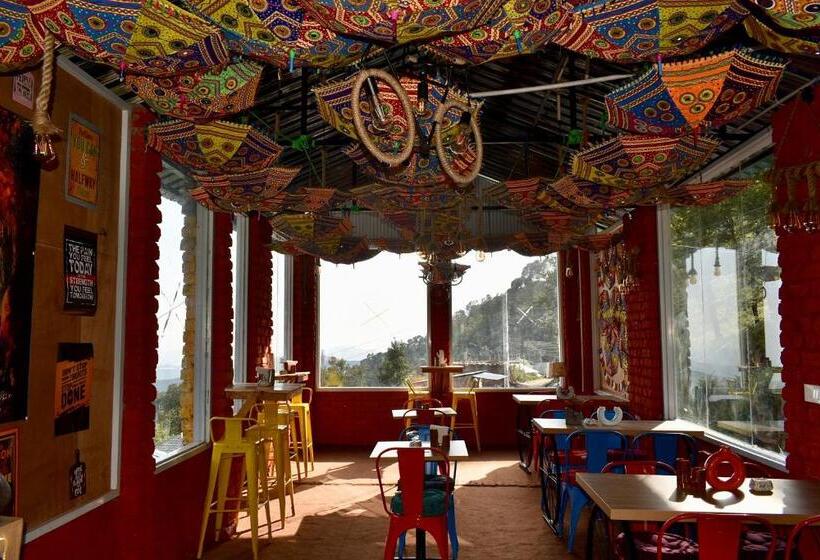 فندق Merak Cafe & Stay