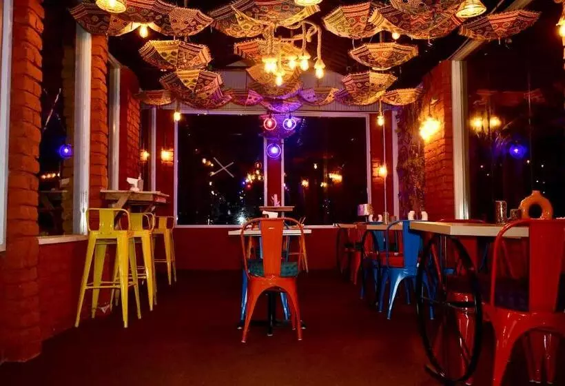 ホテル Merak Cafe & Stay