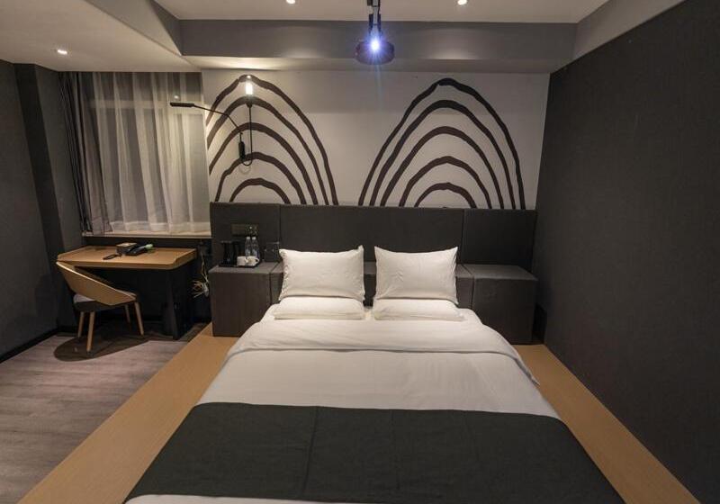 Отель Thank Inn Plus Lanzhou New District Zhongchuan Airport Rainbow City