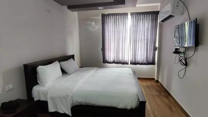 Oyo Flagship Hotel Sai Aliyar