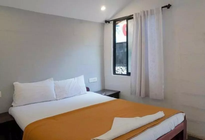 12 Monks Hostel