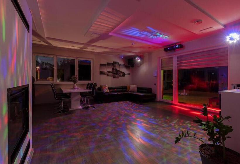 تختخواب و صبحانه Ojakalda Puhkekeskus