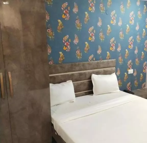 Collection O 80999e Hotel Stay