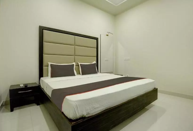 Super Collection O Ovel Hotel Grand