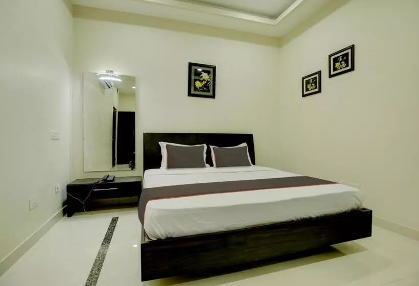Super Collection O Ovel Hotel Grand