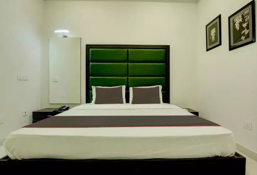 Super Collection O Ovel Hotel Grand