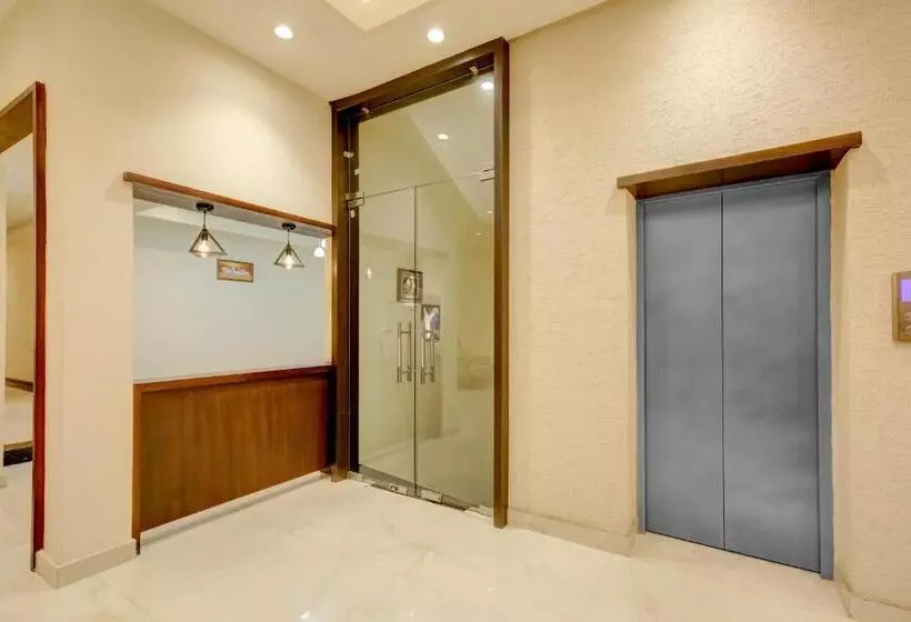 Super Collection O Ovel Hotel Grand