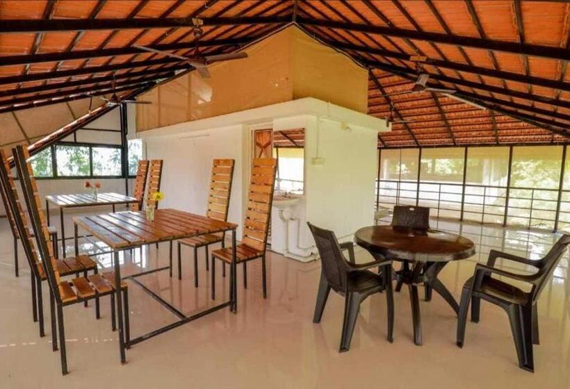 Hotel Oyo River View Resort