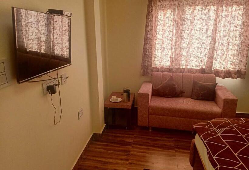 Hotelli Spot On 80972 Ojasvi In