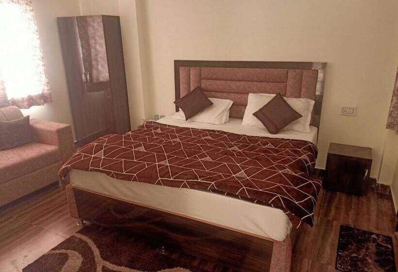 Hotelli Spot On 80972 Ojasvi In