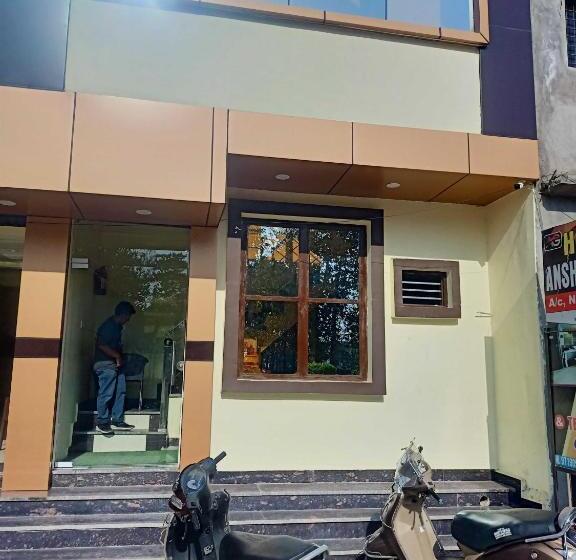 Hotelli Spot On 80972 Ojasvi In