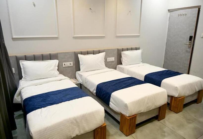 Отель Sweettime Restaurant And Banquet