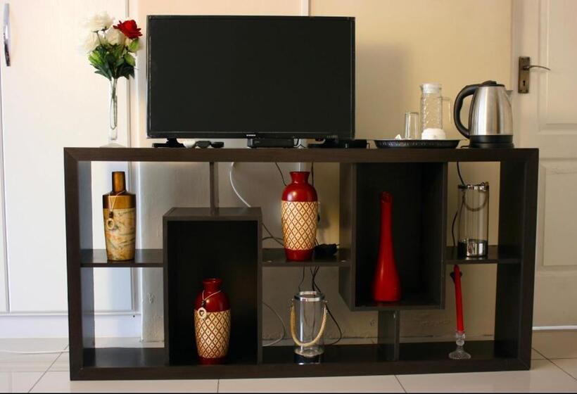 هتل Titan Valley Guesthouse