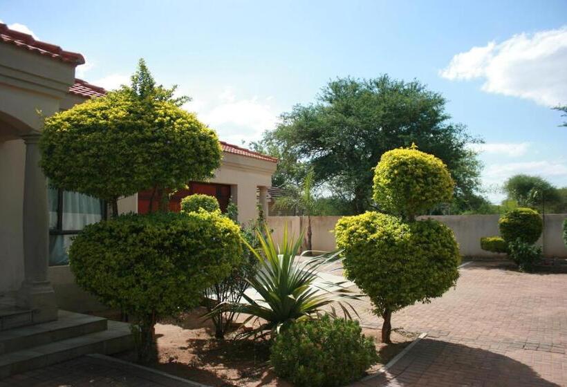 هتل Titan Valley Guesthouse