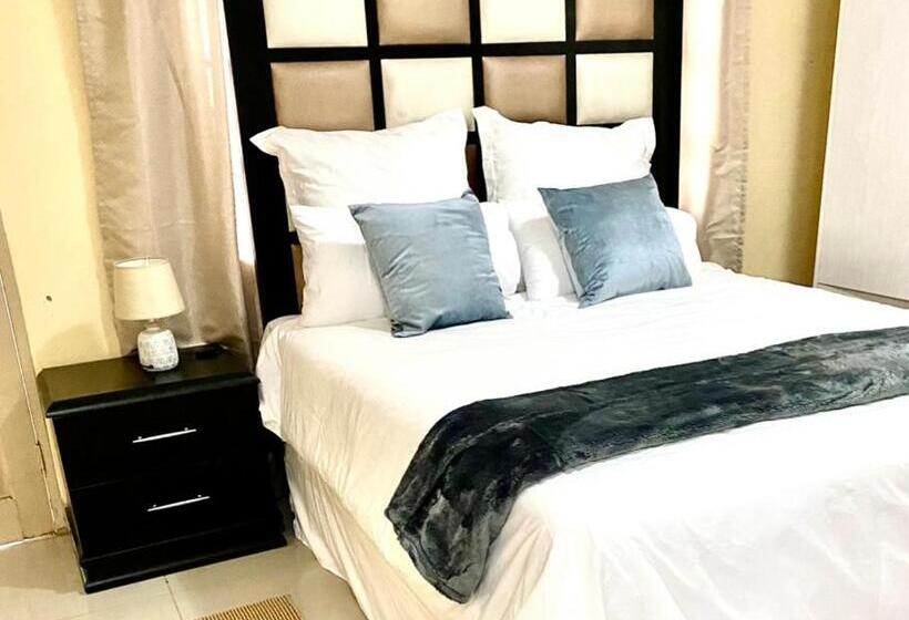 هتل Titan Valley Guesthouse