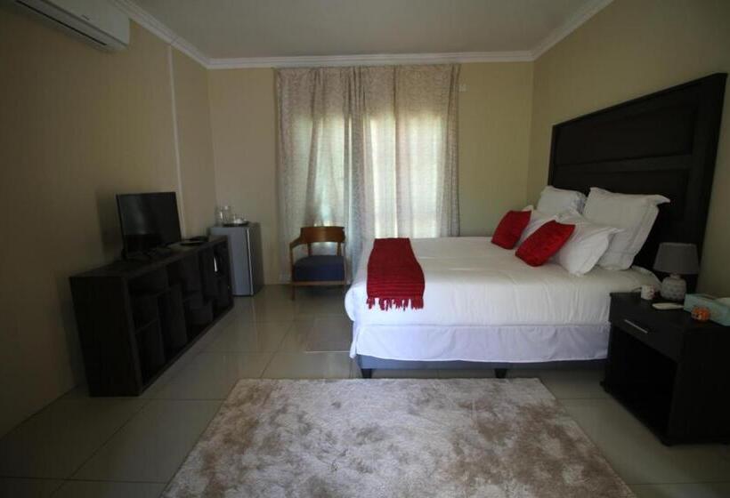 هتل Titan Valley Guesthouse