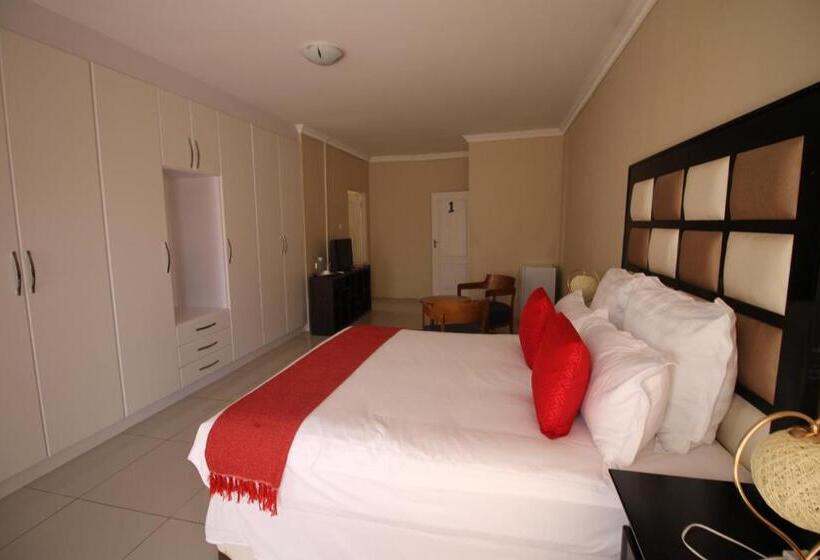 هتل Titan Valley Guesthouse