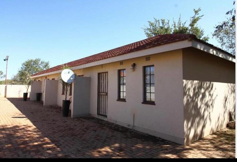 هتل Titan Valley Guesthouse