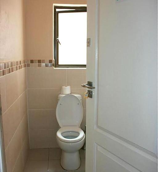 هتل Titan Valley Guesthouse