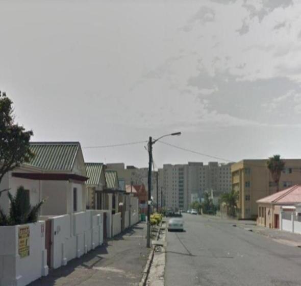 膳宿费 Hide 2 On Rees