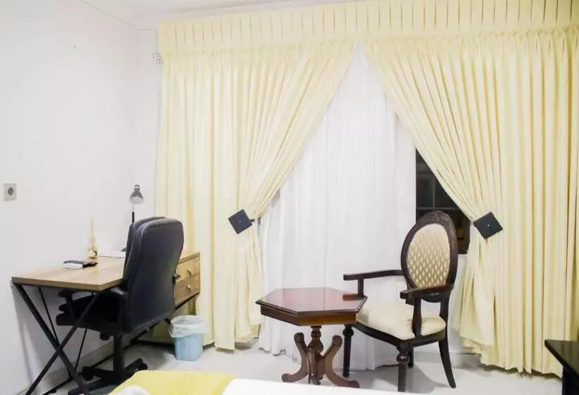 پانسیون Pitikwe Hill Guesthouse