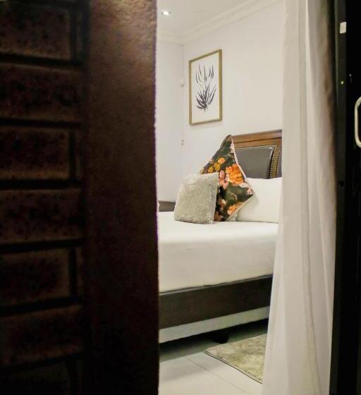 پانسیون Pitikwe Hill Guesthouse