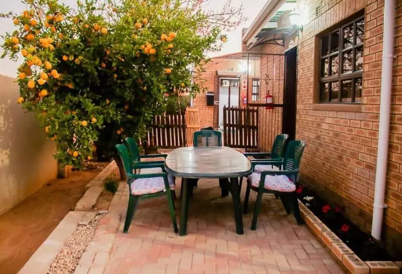 پانسیون Pitikwe Hill Guesthouse