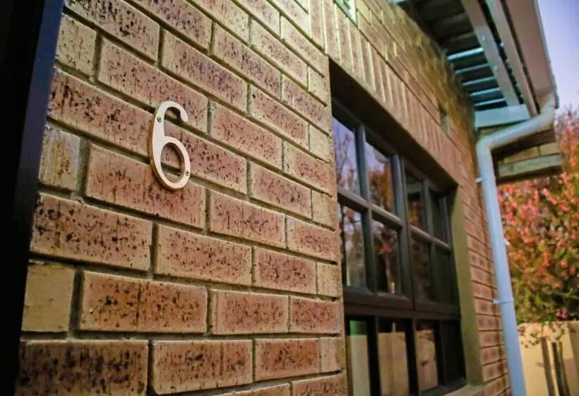 پانسیون Pitikwe Hill Guesthouse