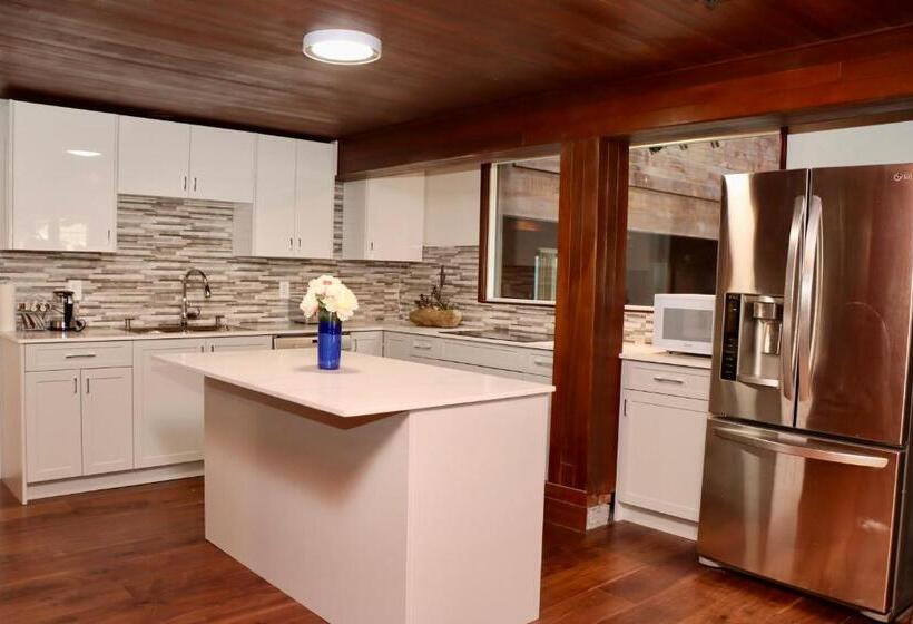 پانسیون Sunny House