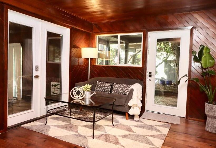 پانسیون Sunny House