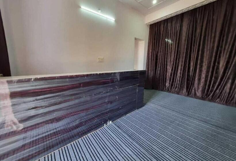 Spot On Panchi Petha Hotel & Restaurant