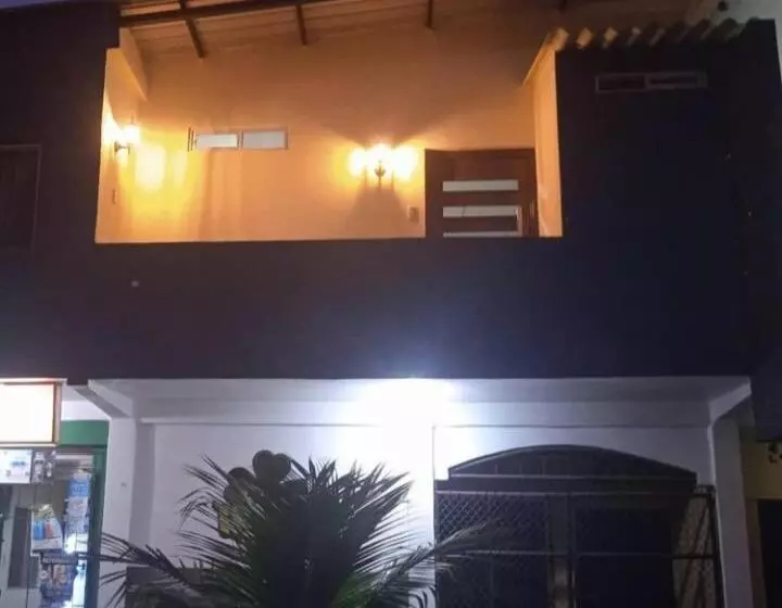 Retkeilymaja Habitaciones El Trébol